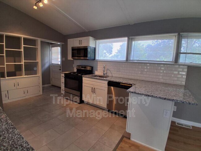 Building Photo - 524 Acorn Dr