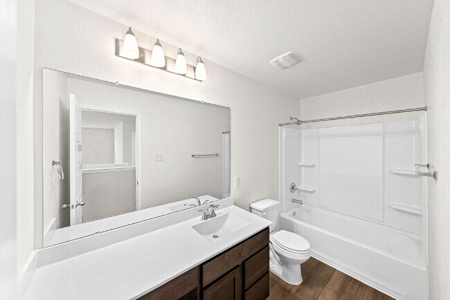 Building Photo - 1 MONTH FREE RENT WITH 18 - 24 MONTH LEASE!!! AVAILABLE THROUGH MARCH ONLY!