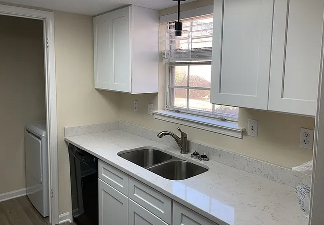 Building Photo - 1 Bedroom in Greenville