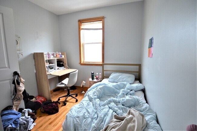Building Photo - 179 Putnam St