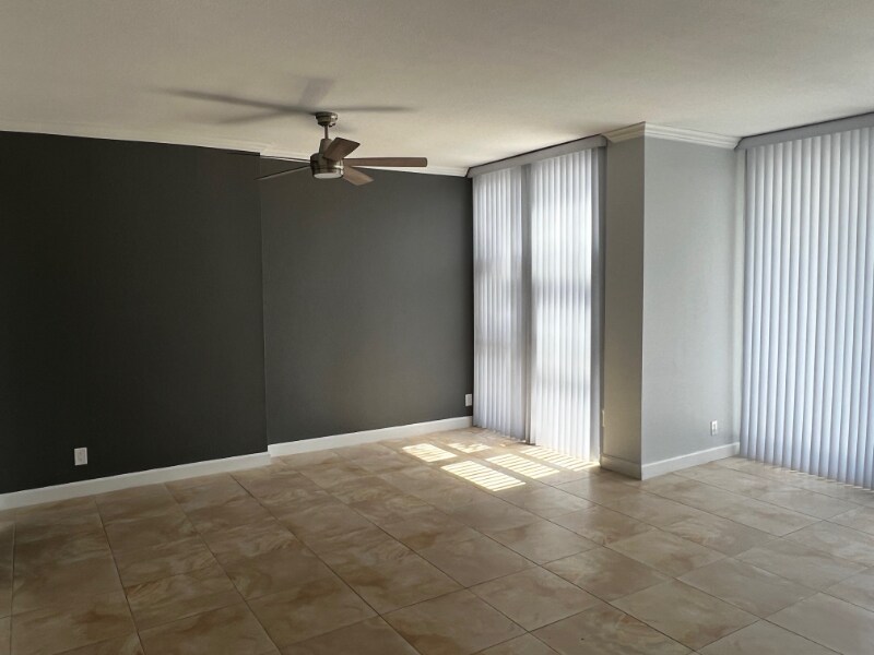 Building Photo - 525 N Ocean Blvd