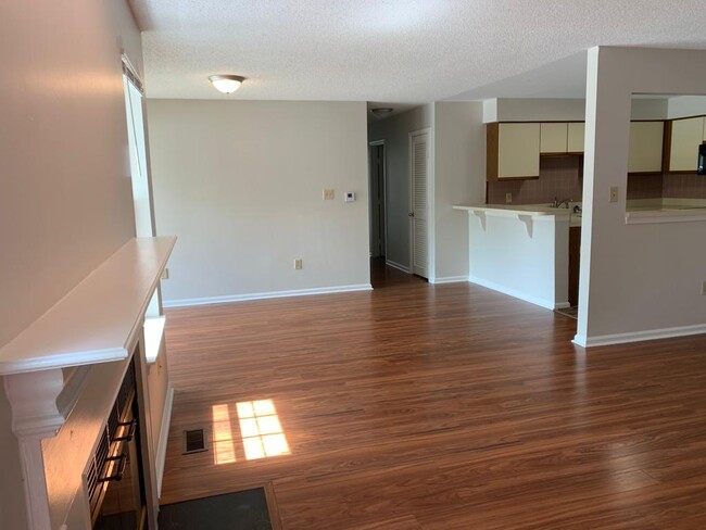 Building Photo - 316 River Forest Rd