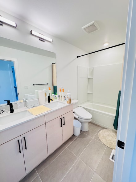 Building Photo - 7808 NE 123rd Ct