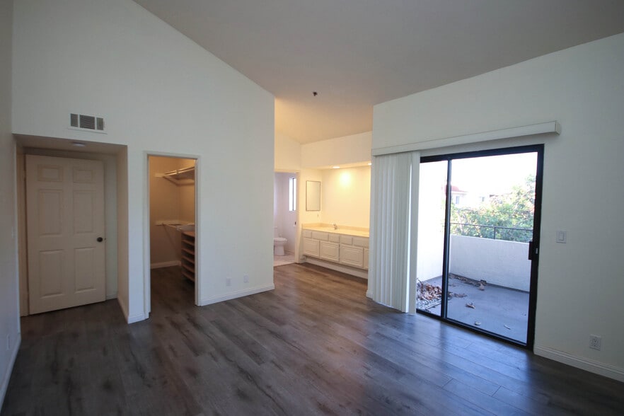 Building Photo - 1000 E California Blvd