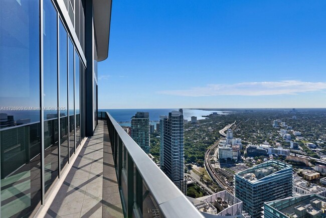 Building Photo - 1000 Brickell Plaza