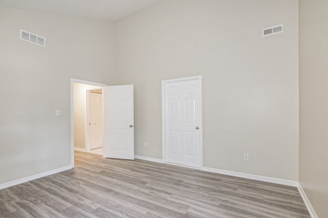 Building Photo - 1396 Tristram Cir