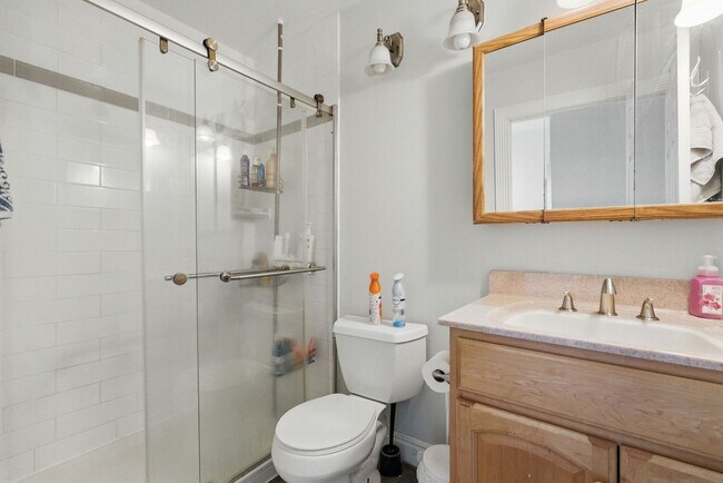Building Photo - 4 bed, 1.5 bath Southside Flats Apartment!