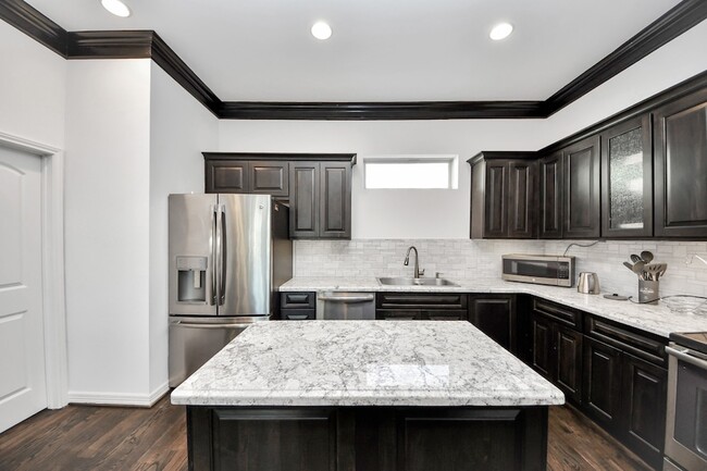 Building Photo - 146 Carson Ct