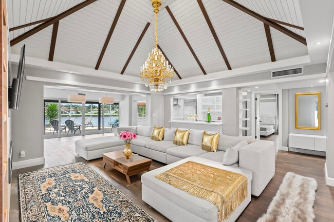 Building Photo - 6106 Royal Poinciana Ln