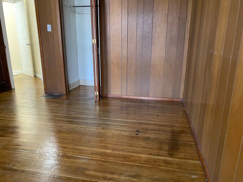 Building Photo - 127 Selye Terrace