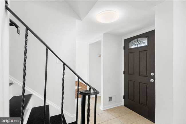 Building Photo - 239 Nottoway St SE