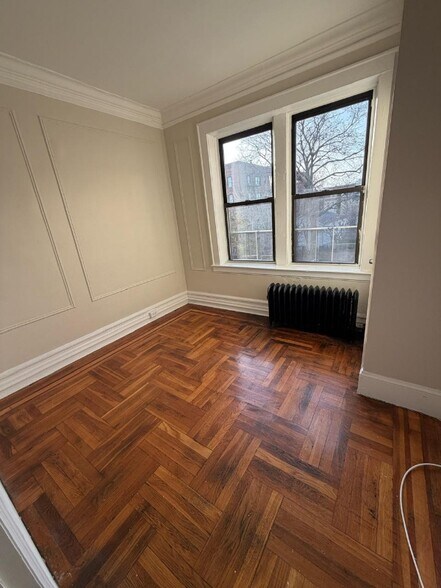 Building Photo - 210 Roseville Ave