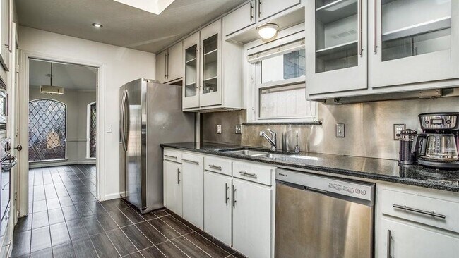 Building Photo - 9127 Valley Chapel Ln