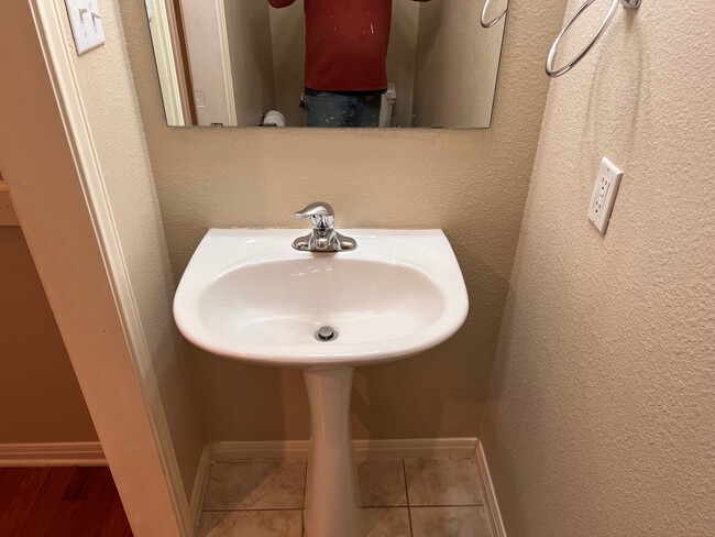 Building Photo - 1500 East Side Dr