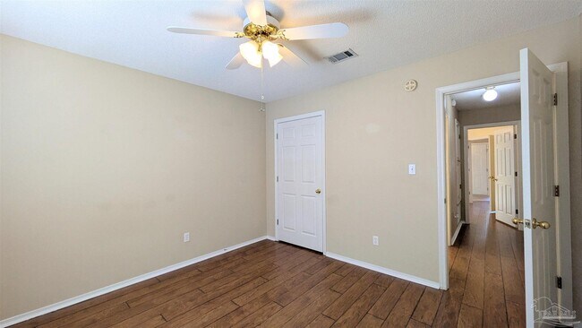Building Photo - 213 Mirabelle Cir