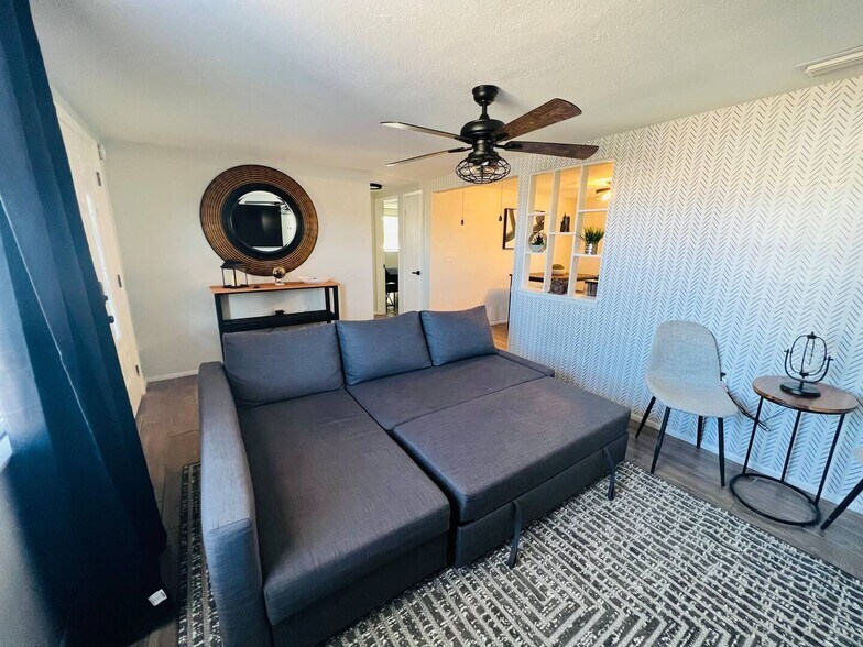 Building Photo - 5544 Baroque Dr