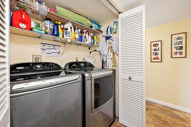 Building Photo - 533 Oak Harbour Dr