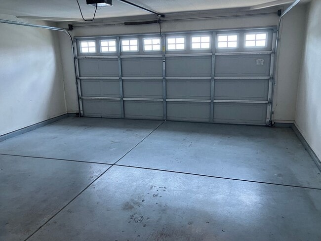 Building Photo - 4 Bedroom 2 Bath House for Rent