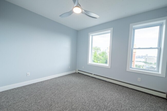Building Photo - 1409 Manhattan Ave