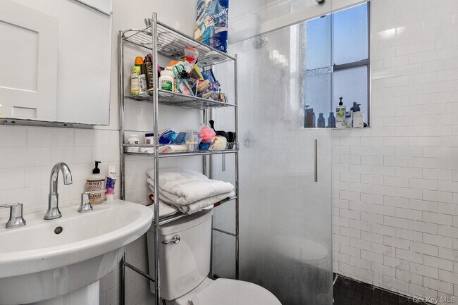 Building Photo - 68-51 Fresh Pond Rd