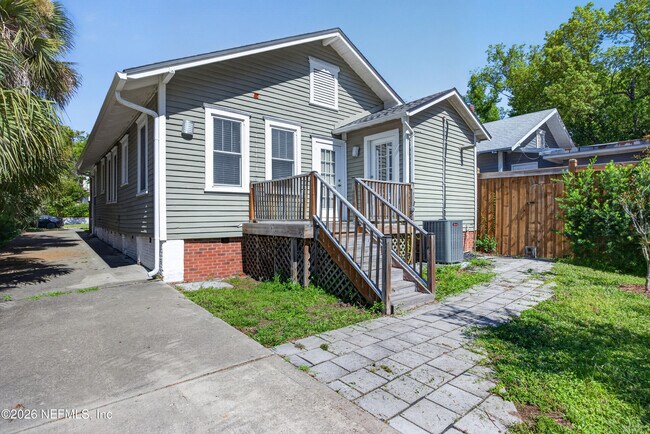 Building Photo - 1555 Belmonte Ave
