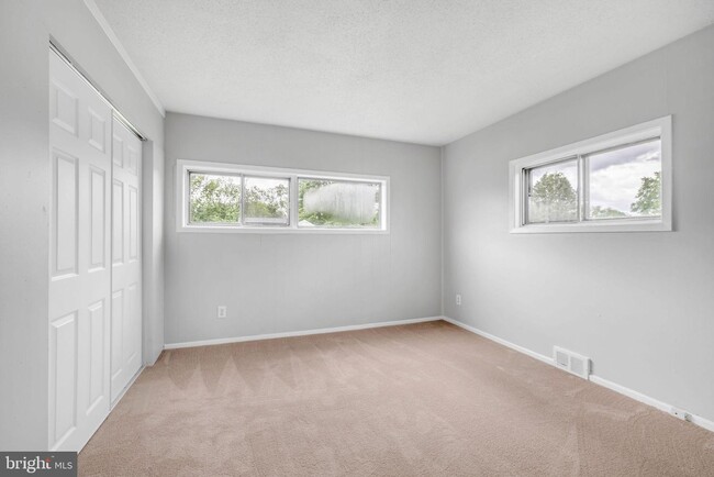 Building Photo - 136 Brookside Blvd
