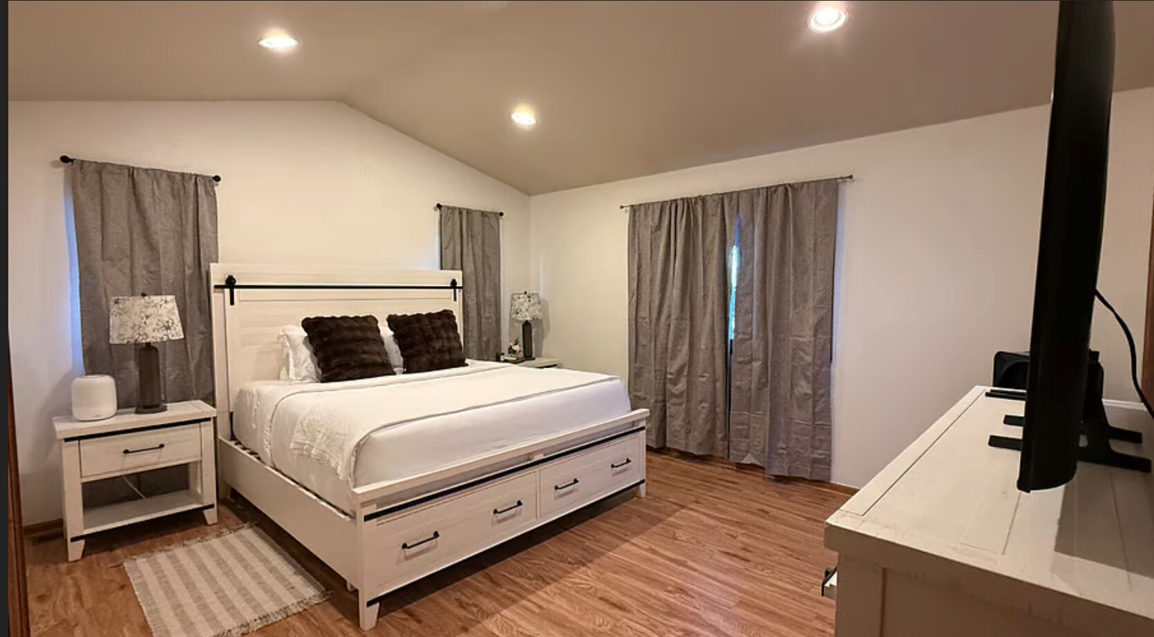 Building Photo - 34878 Forest Estates Rd