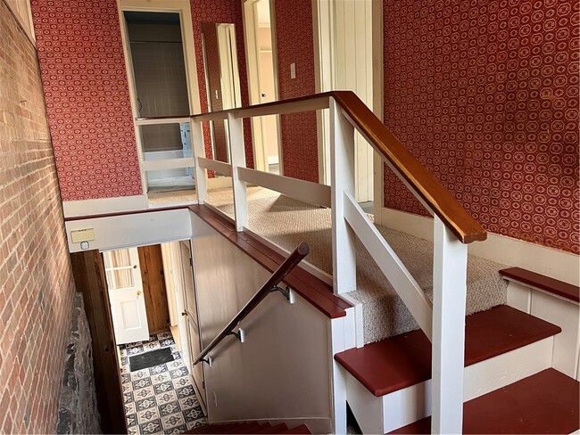 Building Photo - 410 N Main St