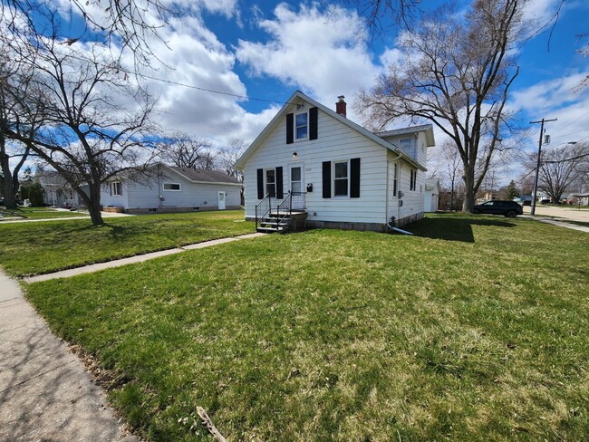 Primary Photo - 3 bedroom 2 FULL baths