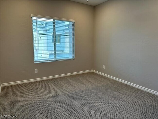Building Photo - 600 N Carriage Hill Dr