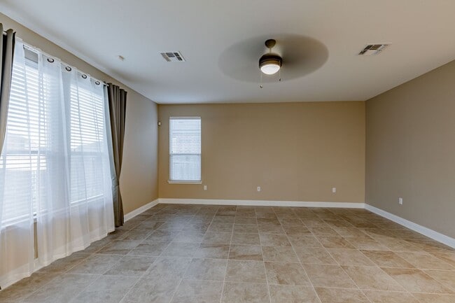 Building Photo - 1605 Constanta Dr