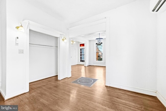 Building Photo - 3110 Main St