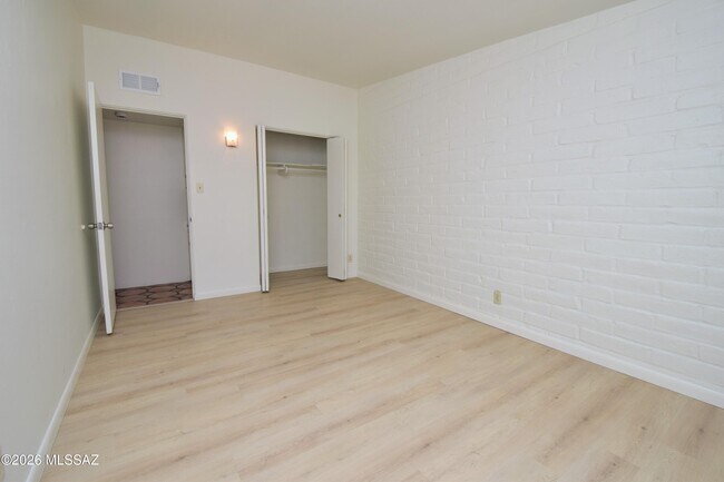 Building Photo - 6902 E Big Bear Dr