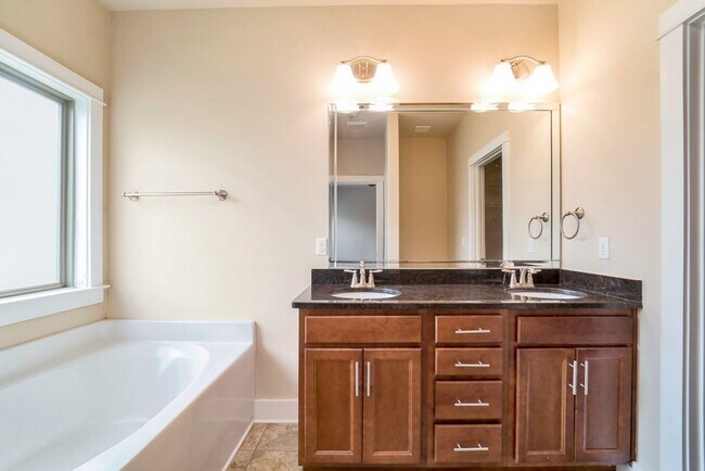 Building Photo - 9879 Volterra Ave