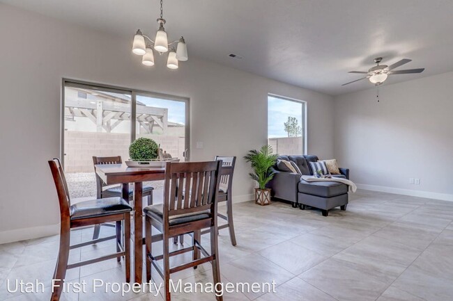 Building Photo - 3 br, 2.5 bath House - 1005 N Tortoise Roc...