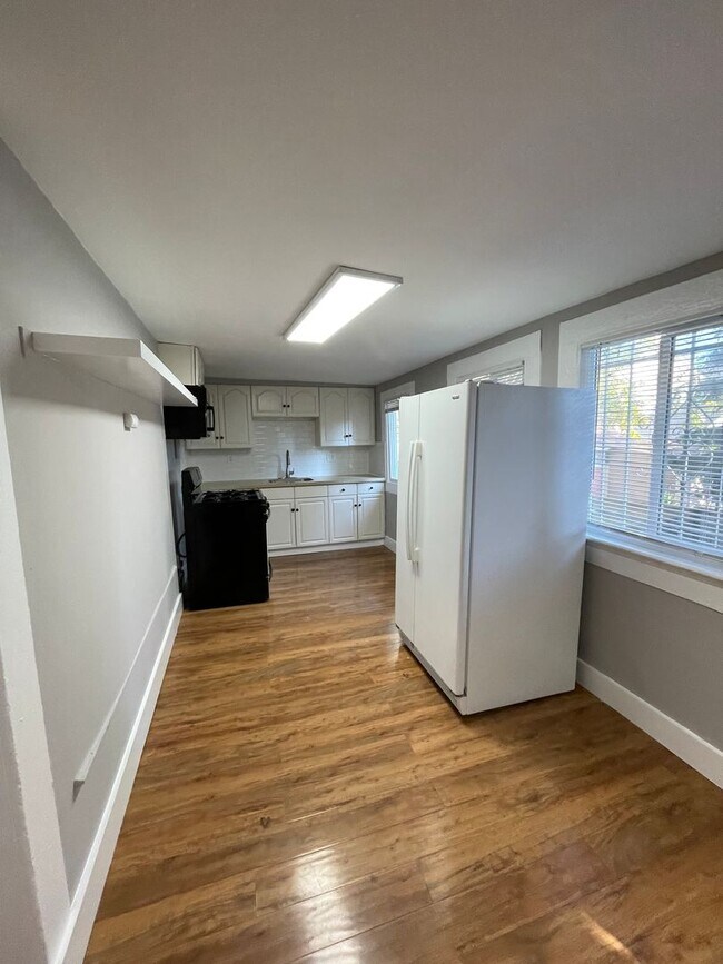 Building Photo - 1024 Wood St