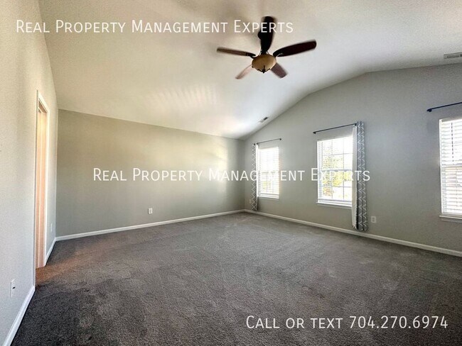 Building Photo - 14221 Lake Crossing Dr