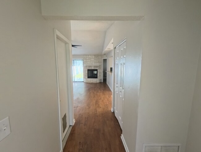 Building Photo - "Charming 3-Bedroom Retreat on Daisy Lane – Your Cozy Jacksonville Sanctuary!"