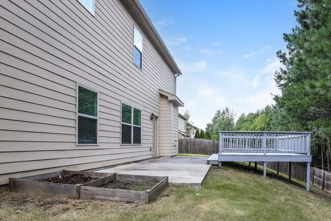 Building Photo - 402 Silver Oak Dr