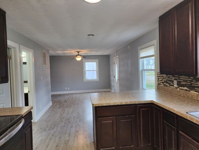 Building Photo - beautiful renovated home in nice area