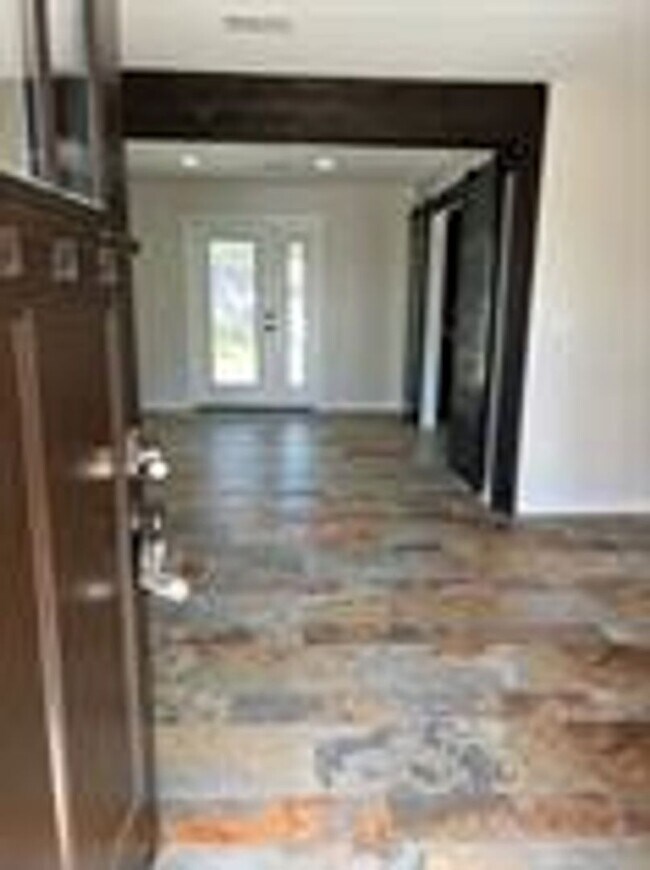 Building Photo - Renovated Brick Ranch Home