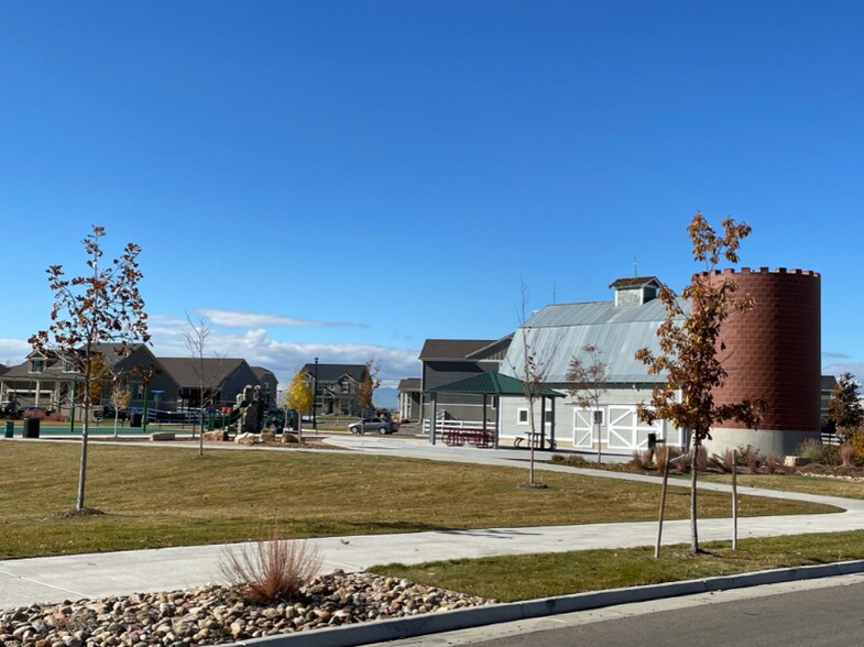 Building Photo - 817 Morning Glory Rd