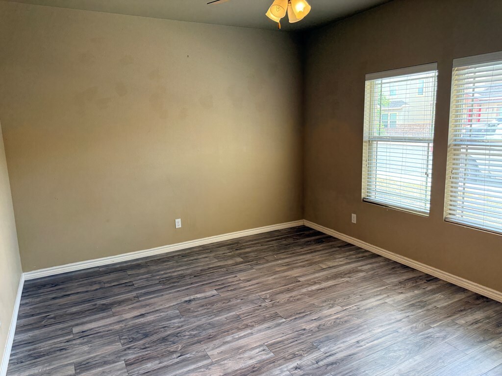 Building Photo - 7230 Barksdale Ln