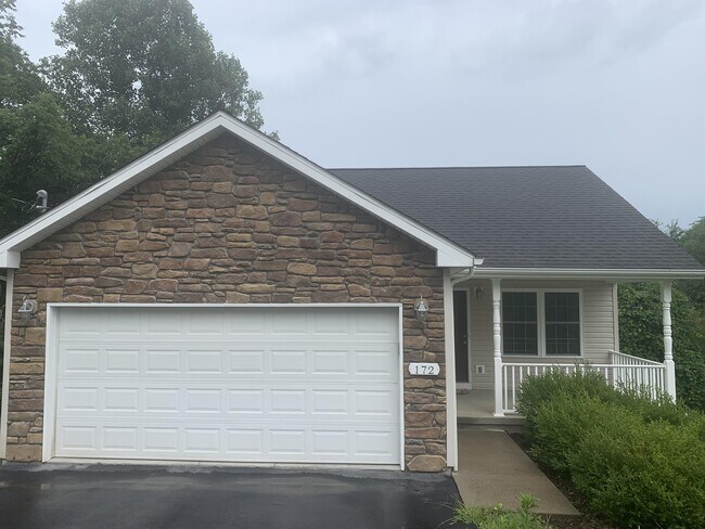 Building Photo - 172 Beth Ln