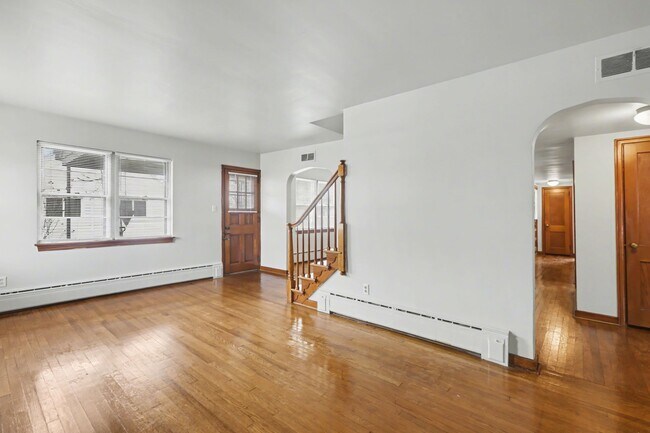 Building Photo - 2327 Chestnut St