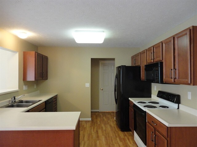 Building Photo - 504 Indian Lake Dr
