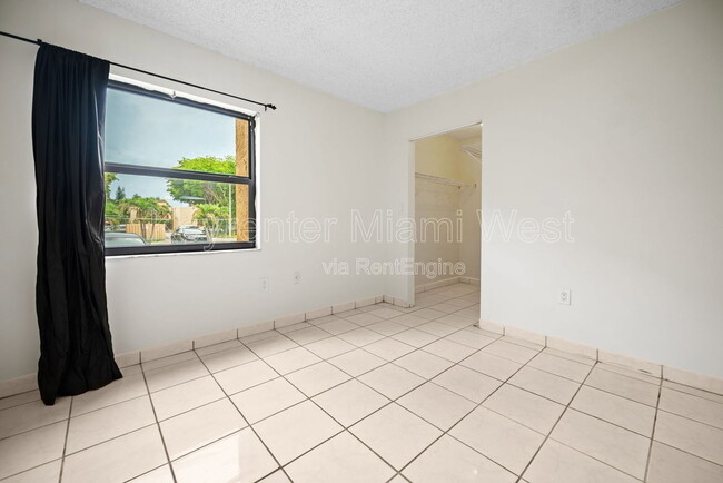 Building Photo - 201 W Park Dr