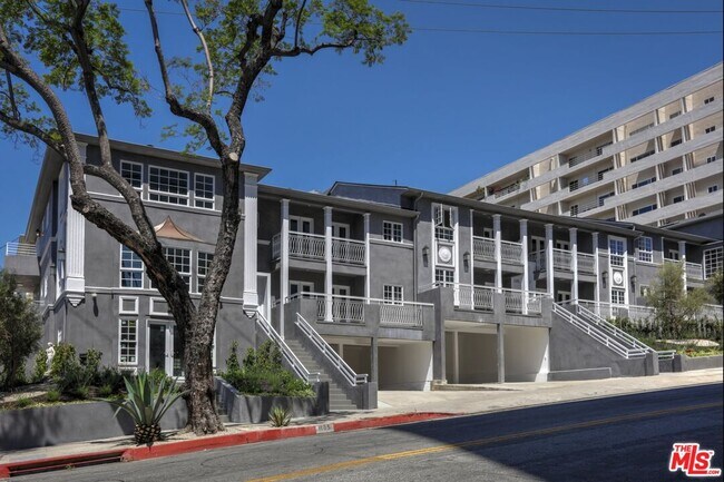 Building Photo - 1105 Alta Loma Rd