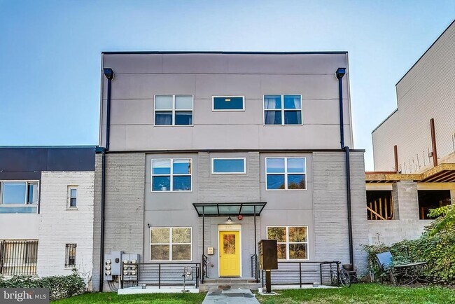 Building Photo - 2221 M St NE
