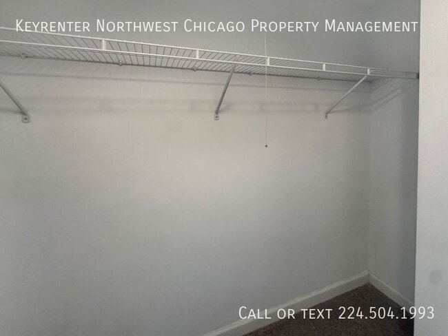 Building Photo - 33561 N Royal Oak Ln